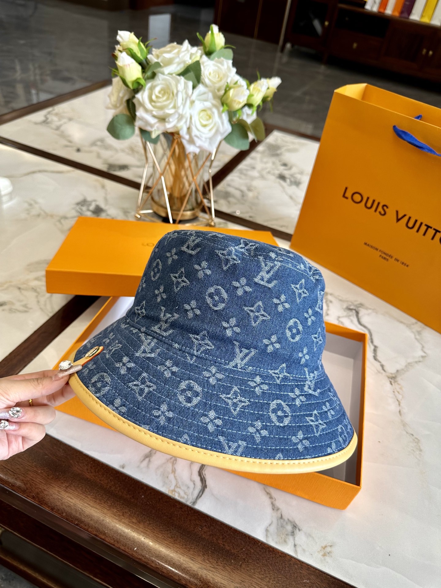 LV hat model 17